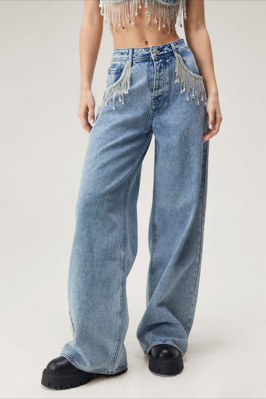 Jeans mit Fransen und Kettendetail