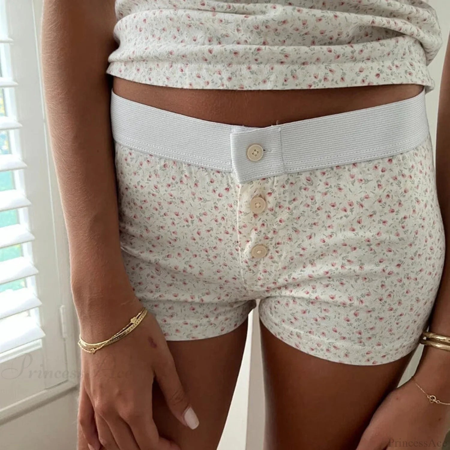 Floral Button Low-Rise Short white1 / S short-250223