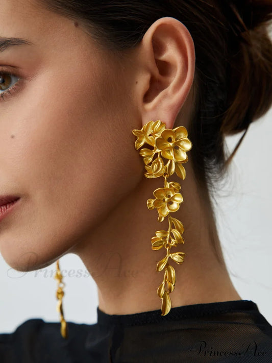 Floral Charming Fringed Earrings Gold / One Size