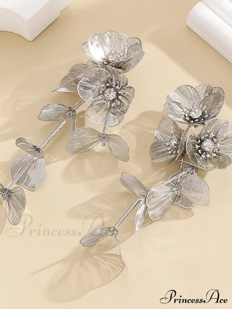 Floral Decor Graceful Fringed Earrings White / One Size