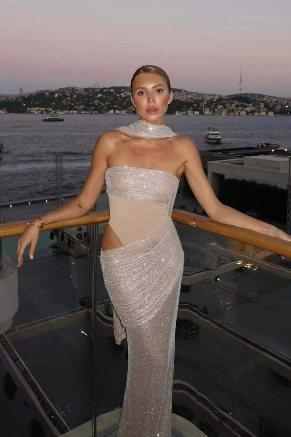 Glamorous Rhinestone Tulle Paneled Strapless Wedding Dress