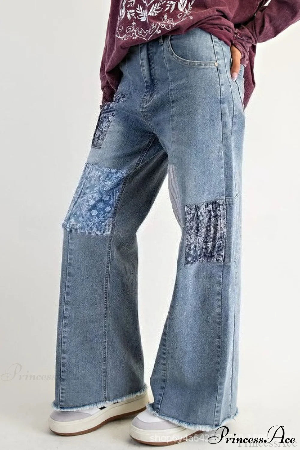High Waisted Appliqué Straight Leg Jeans