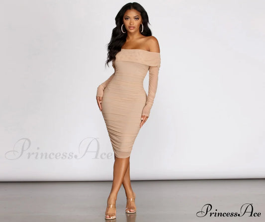 Hourglass Off Shoulder Ruched Midi Dress - Lady Occasions