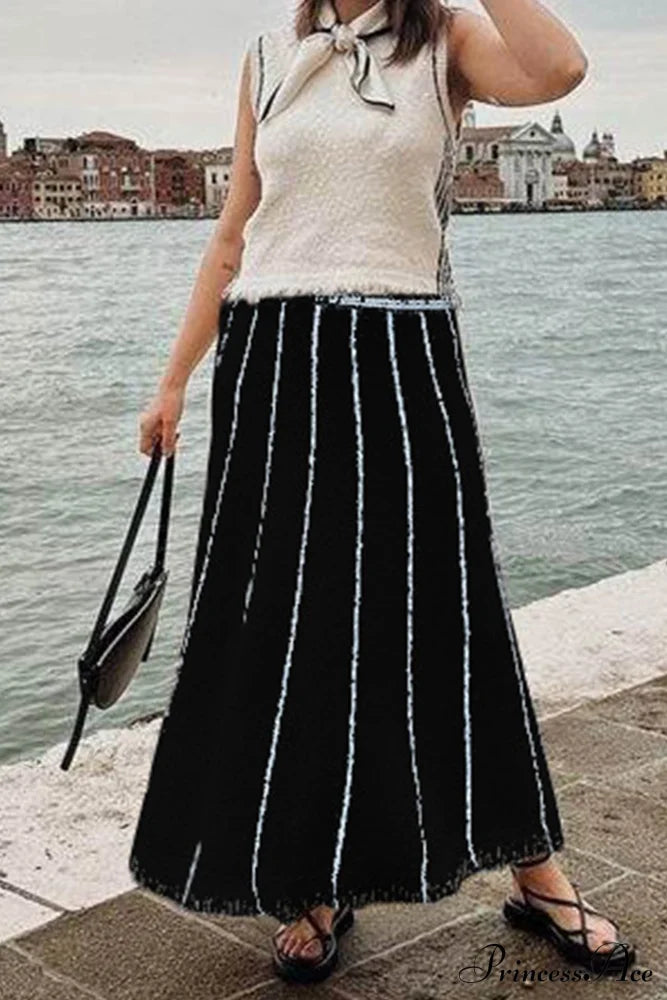 Knit With Fringe Hem Skirt Stripes Black / S Skirts