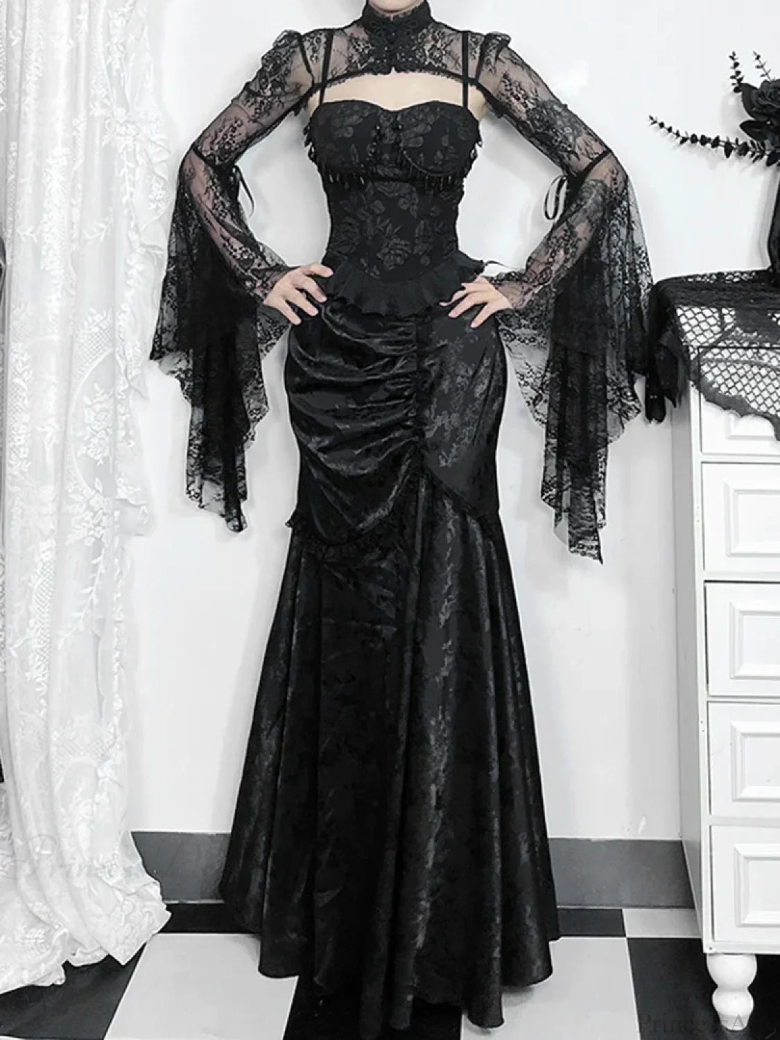 Lace Splicing Asymmetric Skirt