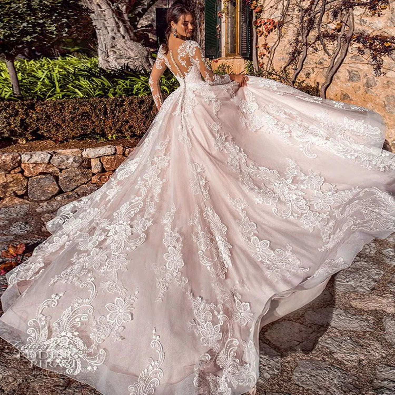 Long Sleeve Lace Ball Gown Wedding Dress weddingdress-250223