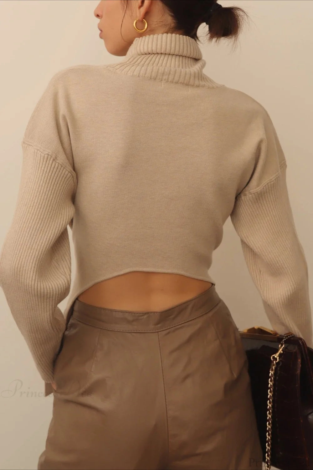 Minimal Turtleneck Tie Backless Fitted Sweater