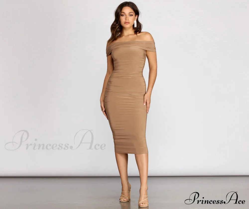 Off Shoulder Ruched Midi Dress - Lady Occasions