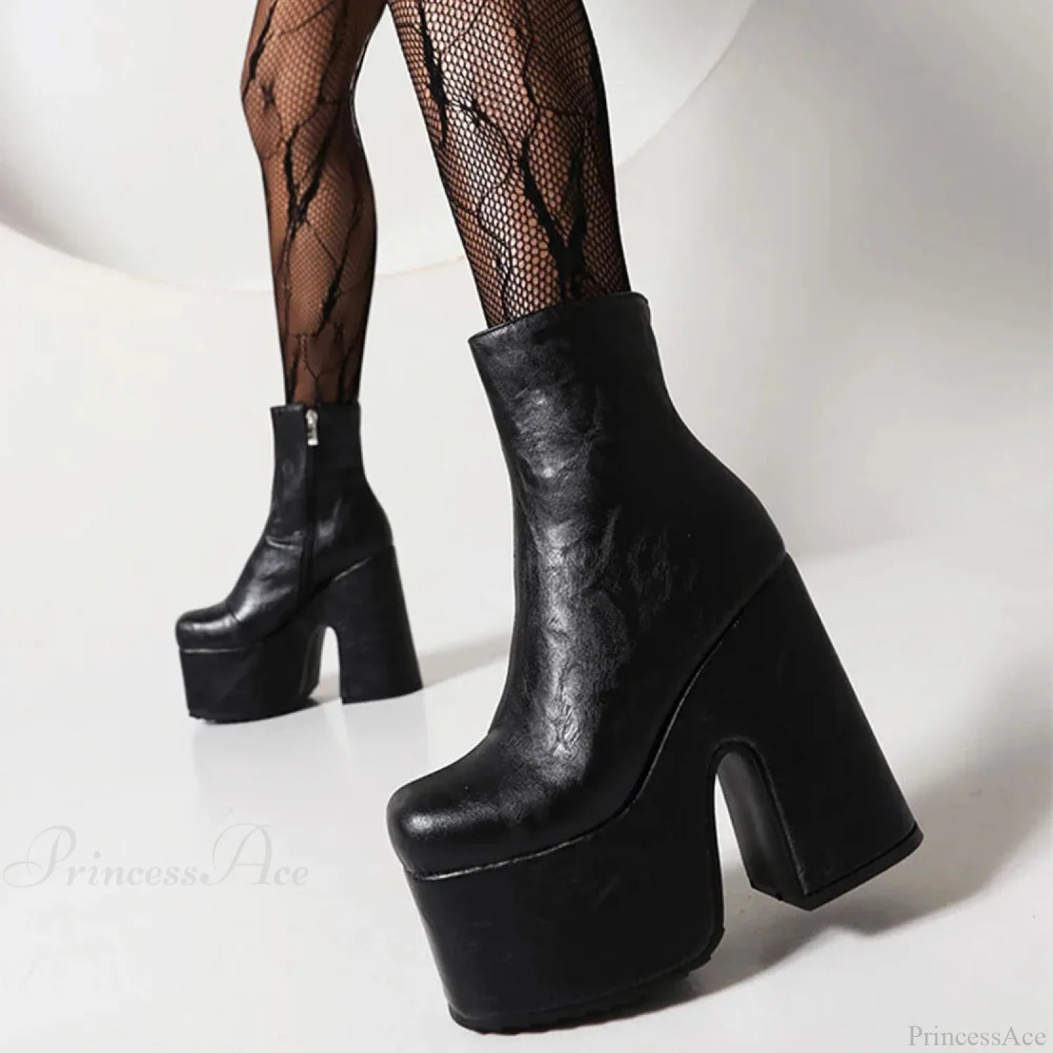 Opulent Metal Clasp Lace-Up Gothic Platform Boot black 2 / 5