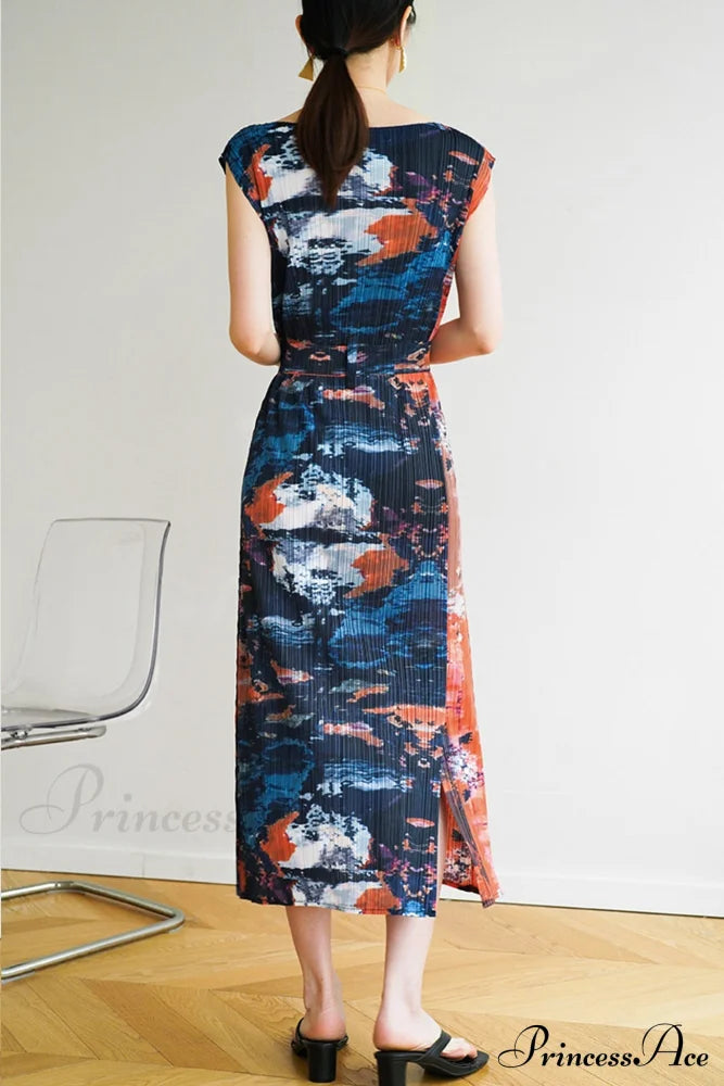 Printed Sleeveless Dress With Side Slit And Full Pleats Midi Dresses