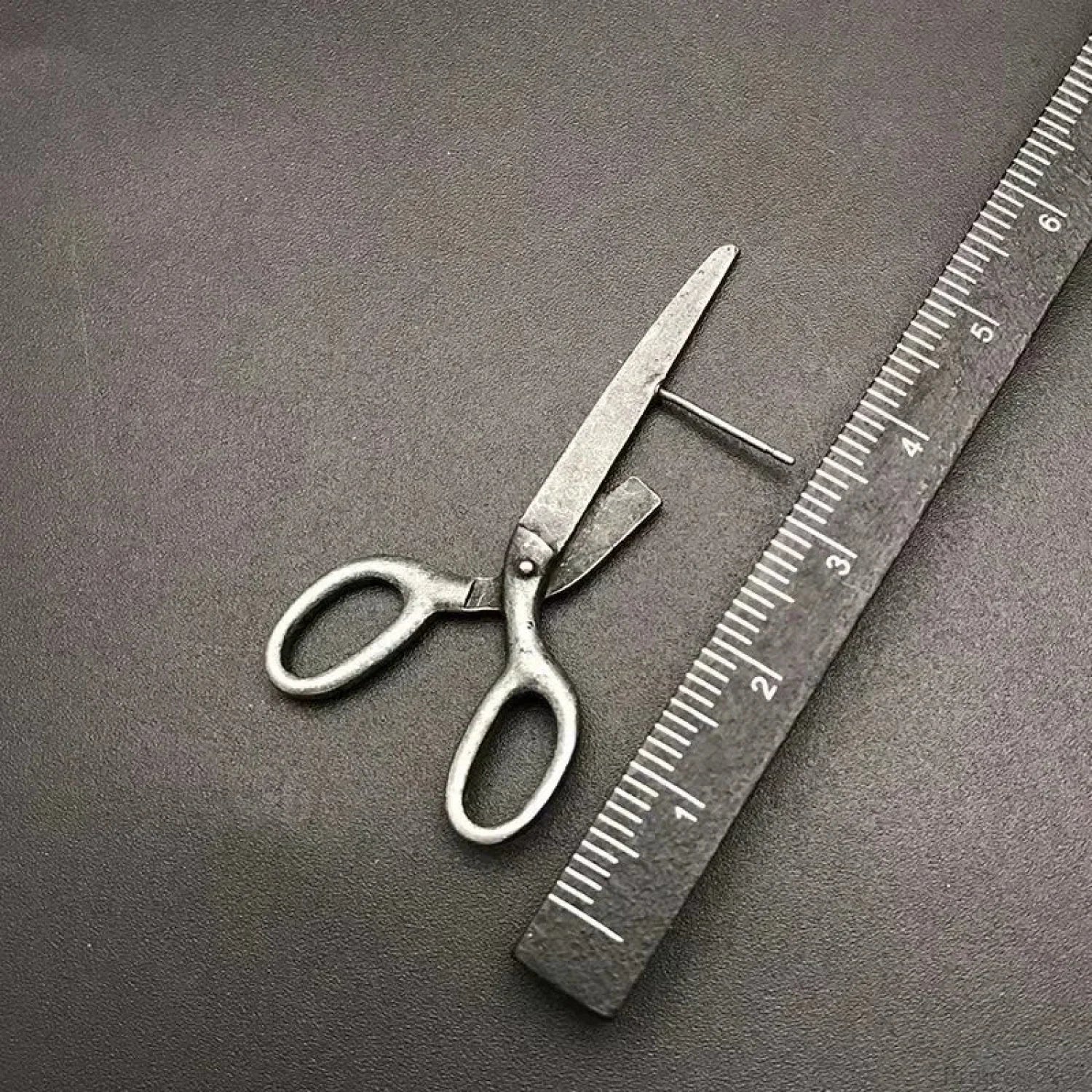 Rebellious Darts Chain Fringe Clip Stud Earring silver