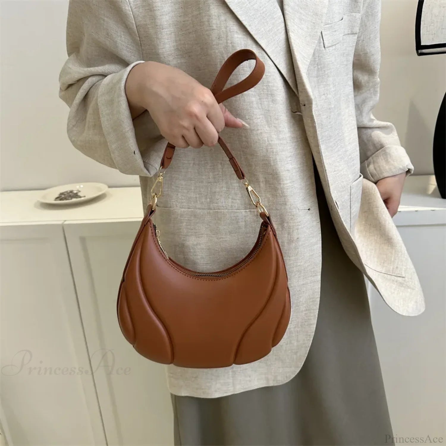 Retro Solid Color Saddle Leather Shoulder Bag shoulder-250126