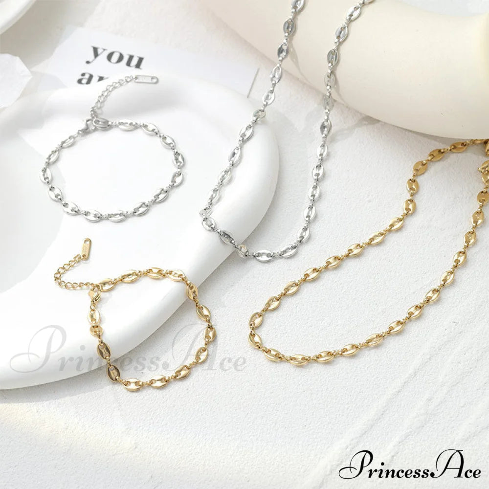 Retro Style Hollow Hot Circle Chain Necklace