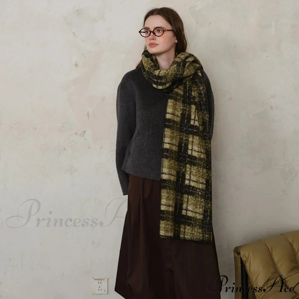 Scottish Woolen Plaid Scarf For Women - Autumn/Winter Shawl Black Green Beige / L190 W50Cm Scarfs-L