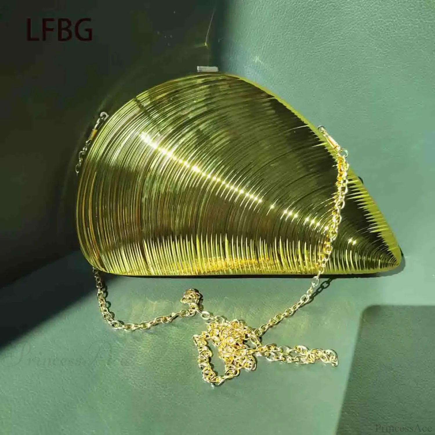 Shell Shaped Acrylic Purse Clutch Bag with Gold Chain Gold / (20cm clutchbag-250126