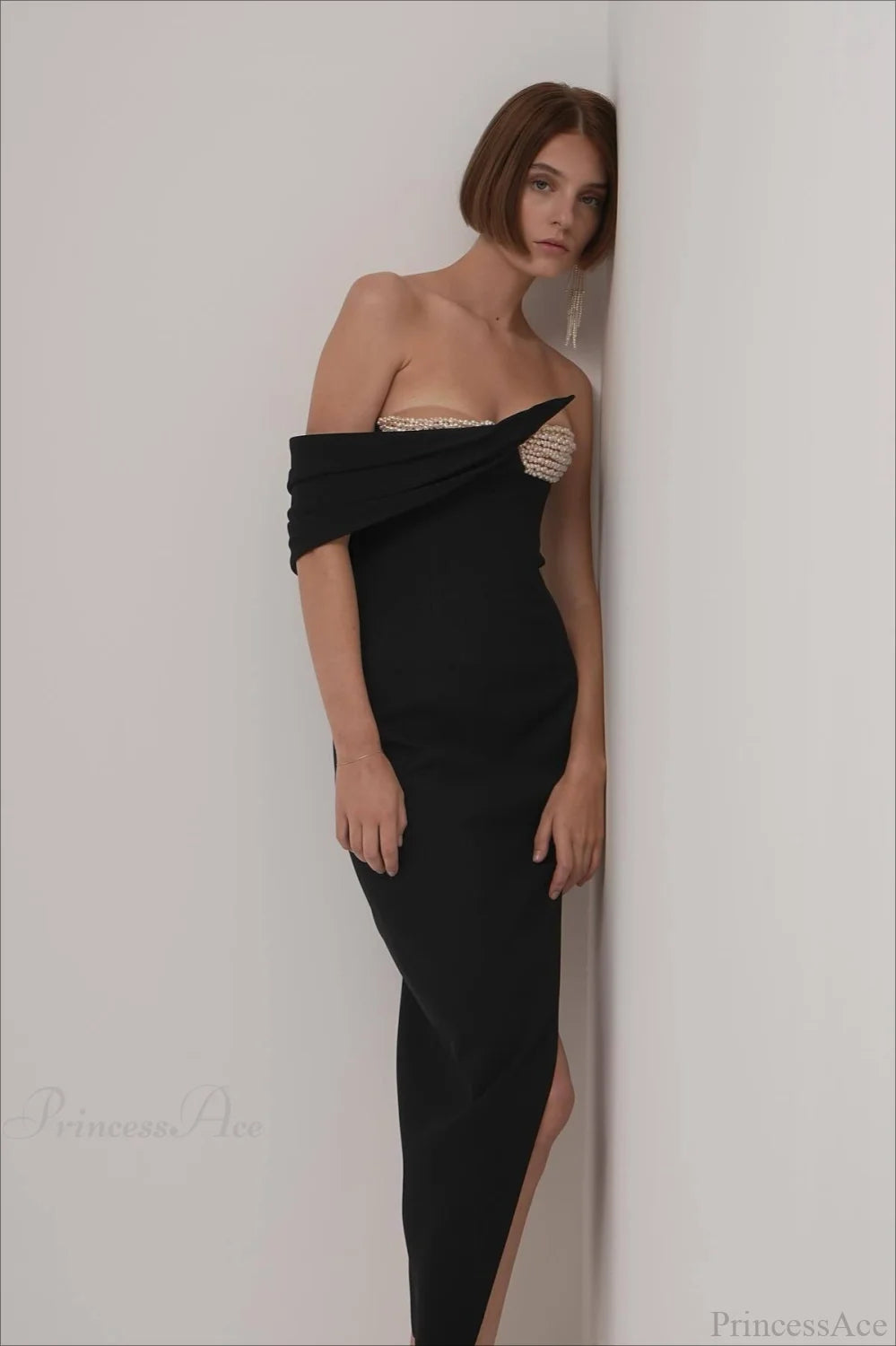 Solid Black Pearl-Cup Stretchy Bodycon Wedding Dress