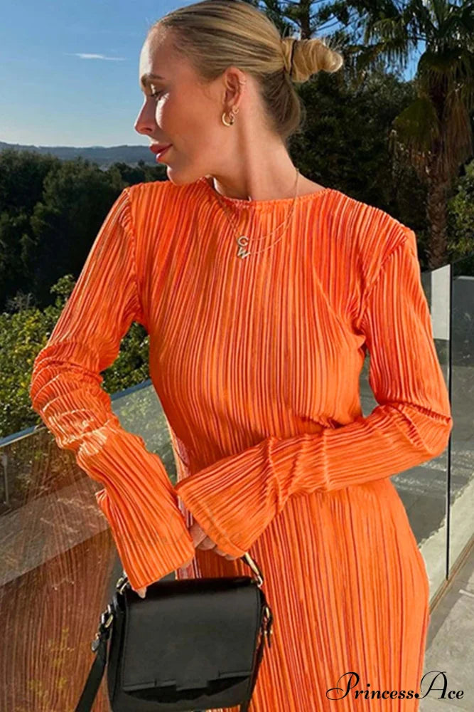 Solid Color Crew Neck Maxi Dress With Pleated Detail Dresses