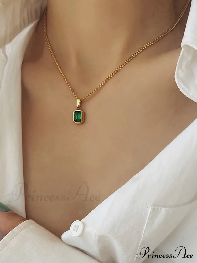 Spring Green Graceful Pendant Necklace / One Size Necklaces