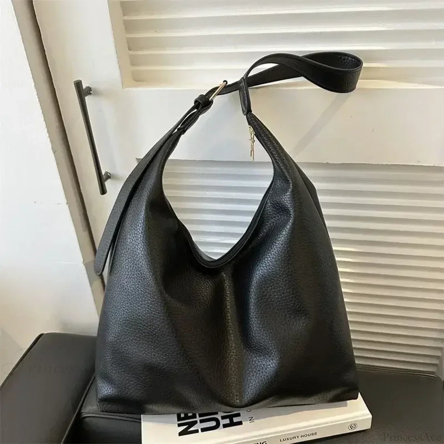 Trendy Leather Tote Shoulder Bag Black / 33cmx26cmx13cm shoulder-250126