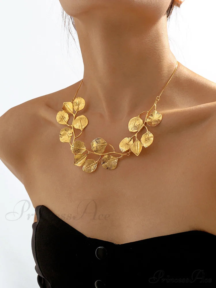 Vintage Alloy Graceful Leaf Design Necklace Necklaces