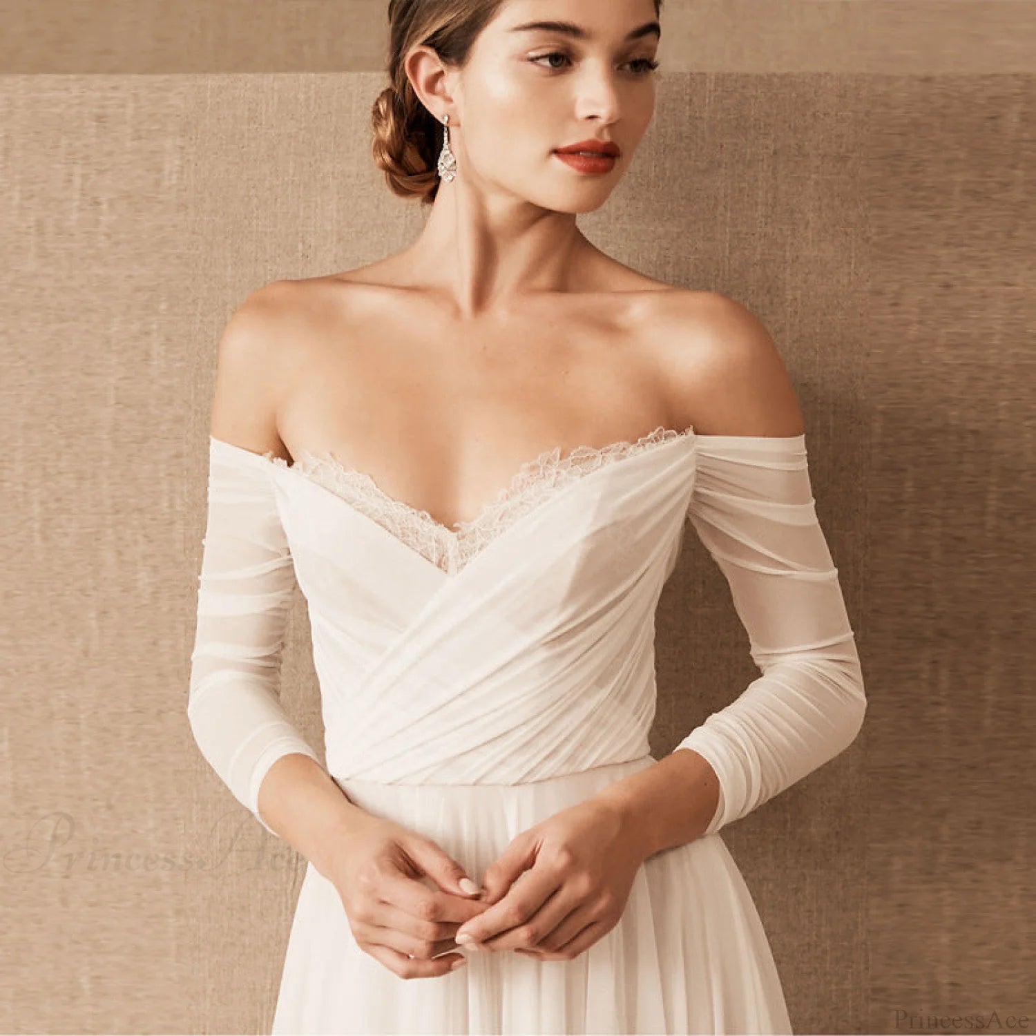 Vintage Off-Shoulder Outdoor Wedding Dress weddingdress-250223